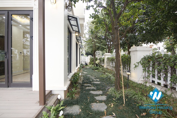 Nice villa/house in Vinhomes Reverside, Long Bien, Ha Noi for rent